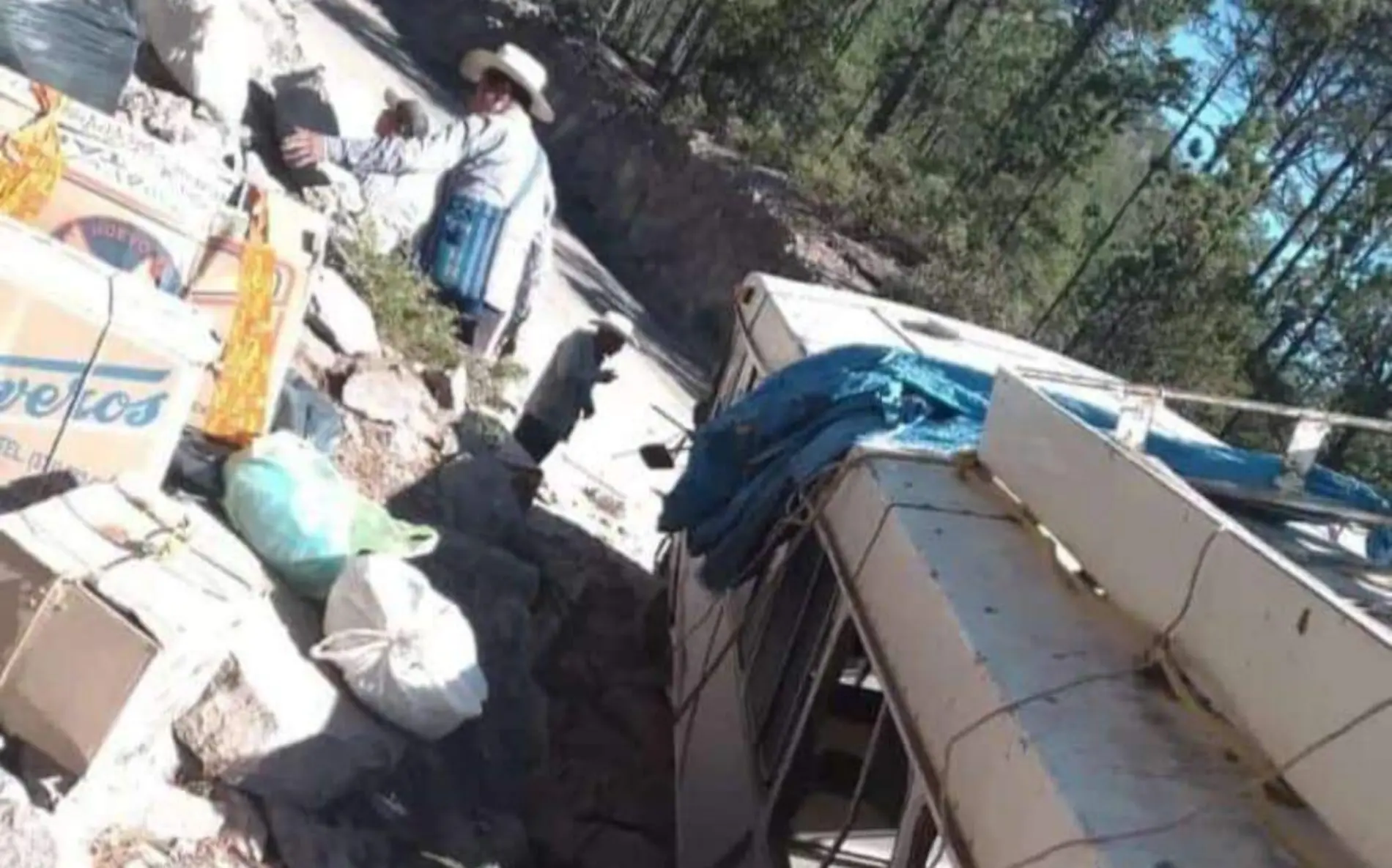 Volcadura de autobús en Mezquital, Durango, deja 18 heridos